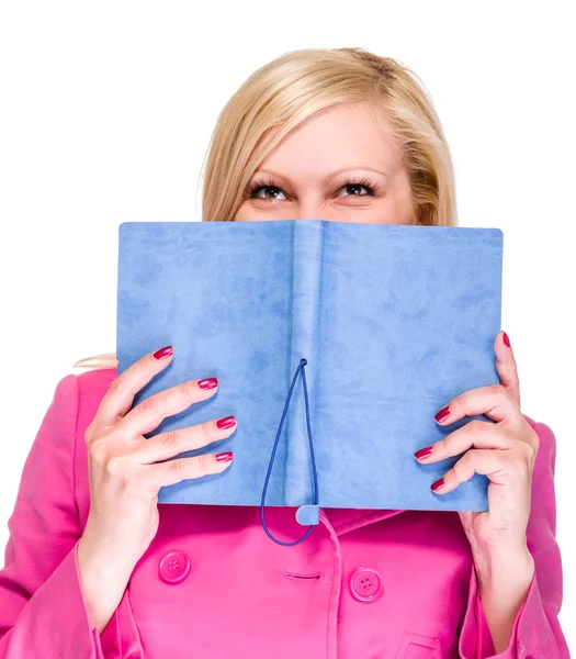 Sonriente joven mujer de negocios con diario — Foto de Stock