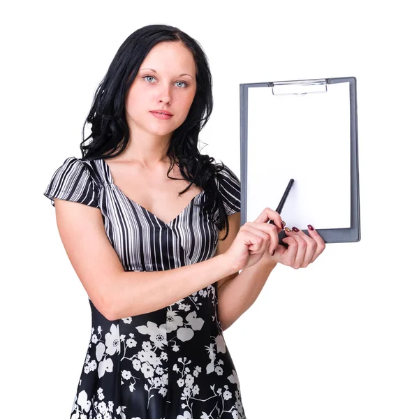 Lächelnde junge Geschäftsfrau zeigt leeres Schild über weißem Hintergrund — Stockfoto