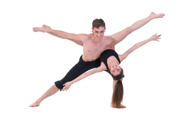 Пара мужчин и женщин, занимающихся фитнес-танцами на белом фоне — стоковое фото