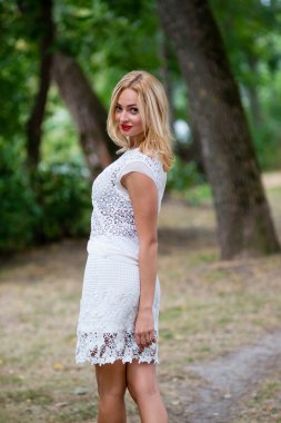 Yaz kızı portresi.