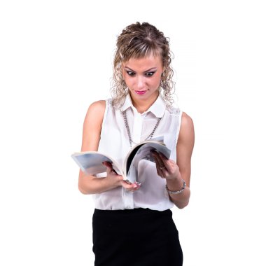 Beyaz arka plan üzerinde izole bir kitap lanetleme mutlu kız öğrenci