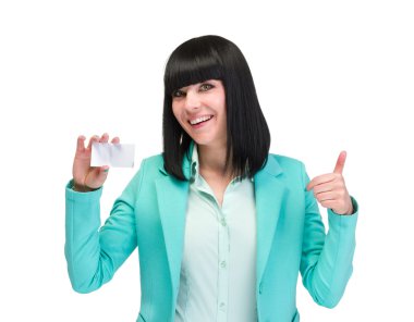 Genç kadın gösteren boş kartvizit beyaz üzerinde gülümseyen