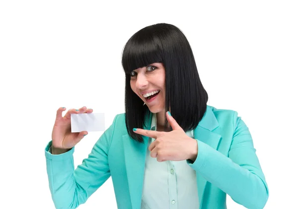 Sorrindo jovem empresária mostrando cartão em branco sobre branco — Fotografia de Stock