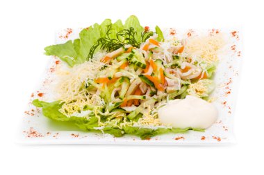 karışık yeşillik, kızarmış domuz eti, havuç, kruton, parmesan peyniri ve mantar salatası