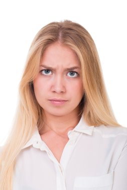 Üzgün ve depresyonda kadın üzerinde beyaz izole closeup portresi