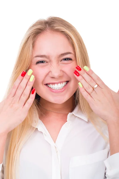 Retrato de mulher sorridente caucasiana atraente — Fotografia de Stock