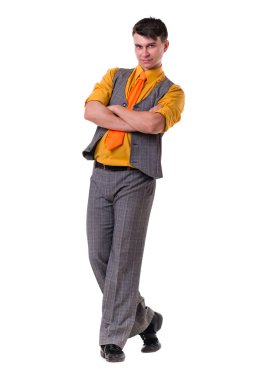 Tam bir yakışıklı iş adamı beyaz karşı katlanmış ellerle uzunluğu