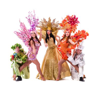dans karnaval kostümleri giyen dansçı takım