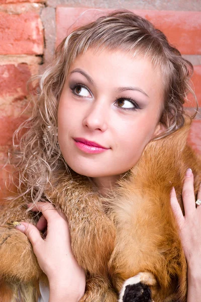 Woman wearing winter fur scarf — Stock Photo, Image