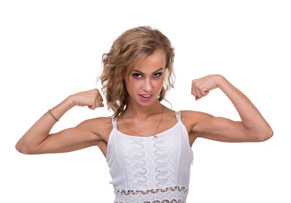 Žena, prokazující biceps, izolovaných na bílém pozadí — Stock fotografie
