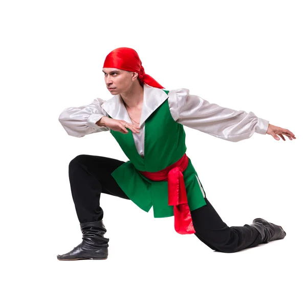 Uomo che balla indossando un costume da pirata. Isolato su bianco a tutta lunghezza . — Foto Stock
