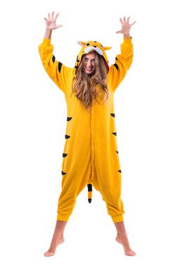 Kaplan gibi giyinmiş kız