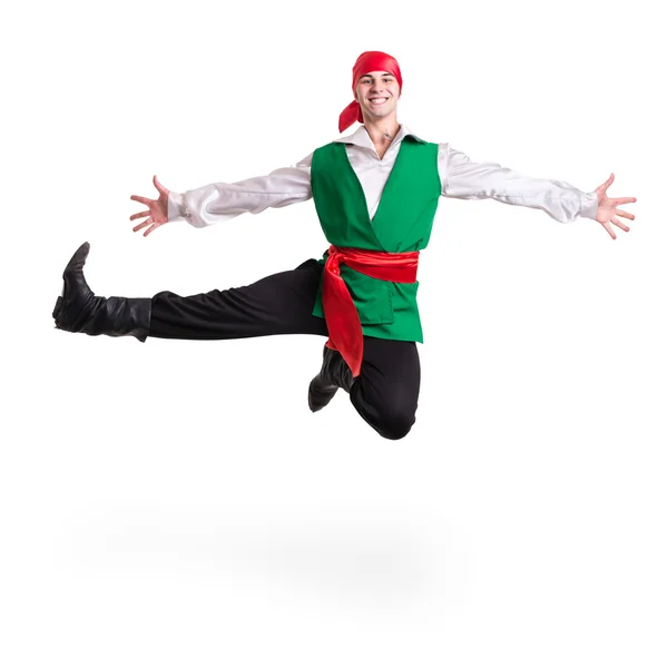 Springen man draagt een piraat kostuum. Geïsoleerd op wit in volle lengte. — Stockfoto