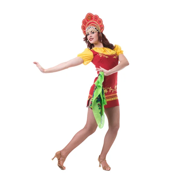 Mujer joven con trajes folclóricos bailando. Aislado en blanco en longitud completa con copyspace — Foto de Stock