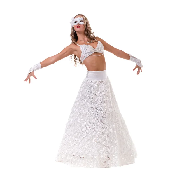 Καρναβάλι χορεύτρια κοπέλα φορώντας μια μάσκα, χορός, να απομονωθεί σε λευκό — Φωτογραφία Αρχείου