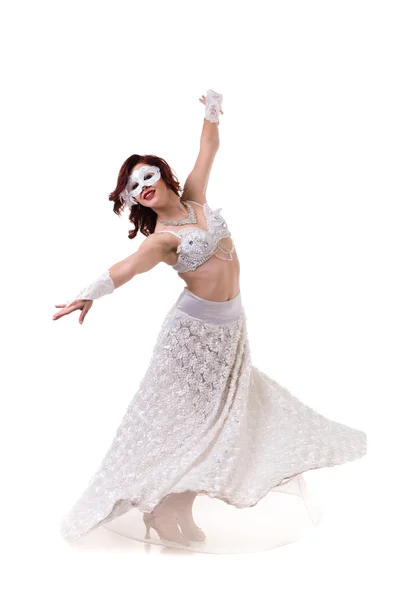 Danseuse de carnaval portant un masque dansant, isolée sur blanc — Photo