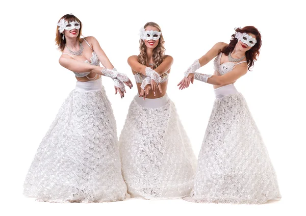 Tres bailarinas de carnaval con una máscara bailando, aisladas en blanco —  Fotos de Stock