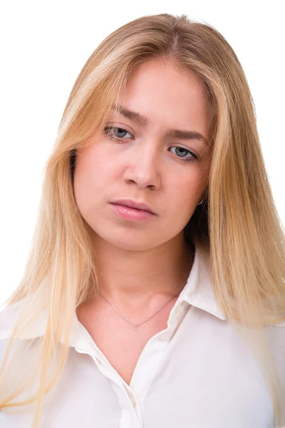 Retrato de cerca de una mujer triste y deprimida aislada en blanco — Foto de Stock