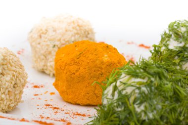 pirinç ve sebze beyaz zemin üzerine