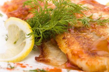 beyaz izole tavuklu böreği