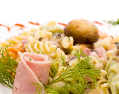 jambon ve sebze salatası