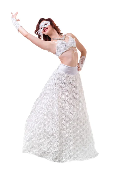Karnaval dansçı kız dans, üzerinde beyaz izole bir maske takarak — Stok fotoğraf