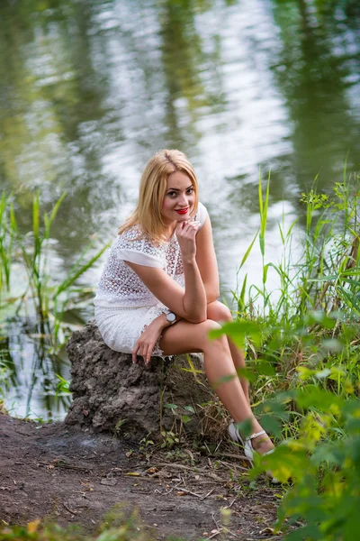 Zomer meisje portret. — Stockfoto