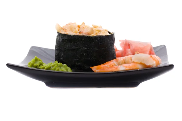 Traditionnel frais japonais sushi rouleaux sur un blanc — Photo