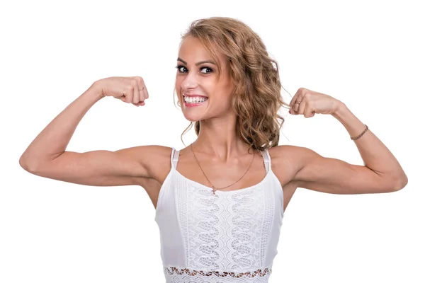 Kvinne med biceps, isolert på hvit bakgrunn – stockfoto