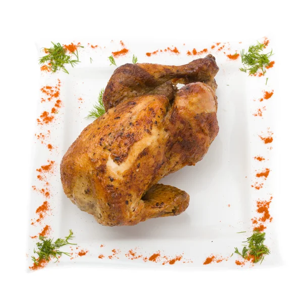Carcassa di pollo fritto al forno isolata su bianco — Foto Stock