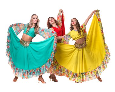 üç kadın dansçıları poz, tam uzunlukta izole üzerinde beyaz