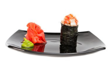 Beyaz geleneksel taze Japon suşi rulo