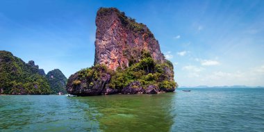 Andaman Denizi 'ndeki bir adanın panoramik görüntüsü, Tayland.