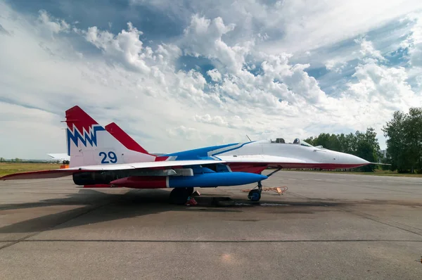 Vojenské Stíhací Letadlo Parkovišti Rusko — Stock fotografie