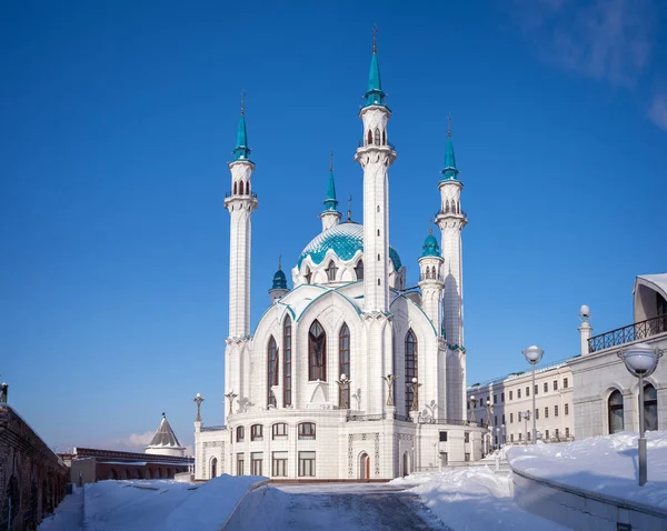 Mezquita de piedra blanca en el Kremlin de Kazán Kul Sharif, República de Tartaristán. — Foto de Stock
