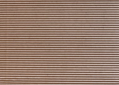 Yatay olarak bükülmüş kahverengi karton dokusu.