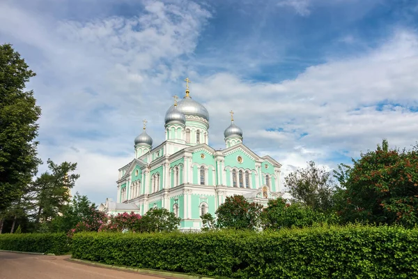 Holy Trinity Cathedral in Diveevo, Nizhny Novgorod Region, Russia. — Stock Photo, Image