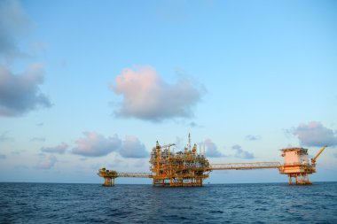 Üretim petrol ve gaz, petrol ve gaz endüstrisi ve sert iş için offshore inşaat platform, üretim platformu ve işlemi manuel ve otomatik işlev tarafından işlem.