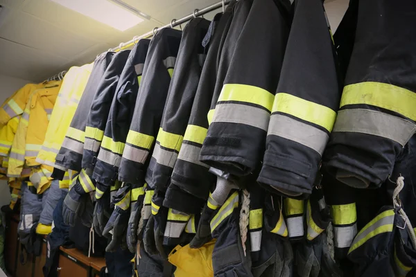 Firefighter suit and equipment ready for operation, Fire fighter room for store equipment, Protection equipment of fire fighter — Stock Photo, Image