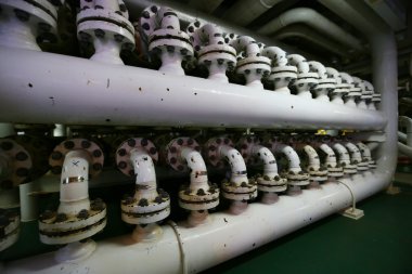 Boru hatları inşaatları üretim platformu, petrol ve gaz sektörünün üretim süreci, boru hattı platformunda.