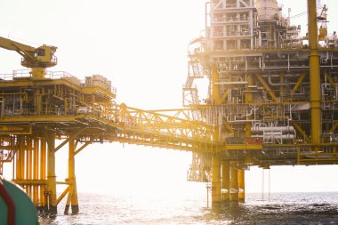Üretim petrol ve gaz, petrol ve gaz endüstrisi ve sıkı çalışma, manuel ve otomatik işlevi, petrol ve teçhizat sanayi ve işletme tarafından üretim platformu ve işlem süreci için offshore inşaat platformu
