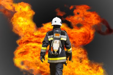 Petrol ve gaz endüstrisi, iş, avcı ateşi ile yangın elbisesi ve koru itfaiyeci, güvenlik ekibi için takım başarılı itfaiyeci itfaiyeci zaman durumda ateş.