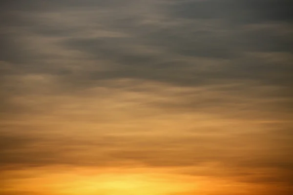 Fond du ciel et zone vide pour le texte, fond de la nature et se sentir bien au crépuscule ou le matin, fond pour la présentation . — Photo