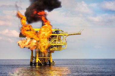 Offshore petrol ve Gaz yangın veya acil durum harf, itfaiyeci çalışmasına kontrol ateş ve petrol ve gaz üretim platformu, Offshore en kötü durum ve yangın, tehlike petrol ve gaz endüstrisi kontrol edemez.