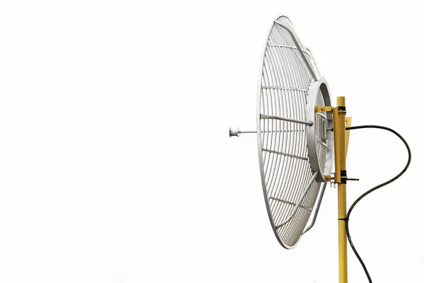 Radiotelescopios o antenas parabólicas para la comunicación, Tecnología para la comunicación entre países, Conexión por señal satelital y Radiotelescopios y mantenimiento por ingeniería eléctrica . — Foto de Stock