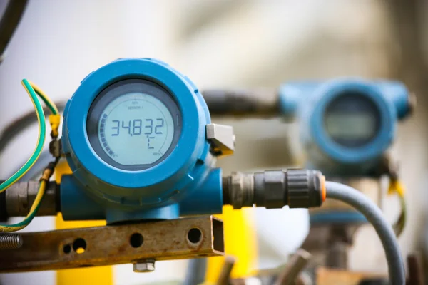 Pressure transmitter in oil and gas process, Send signal to controller and reading pressure in the system, Electronic transducer and sent data from production process to Processor Logic Controller. — Stock Photo, Image