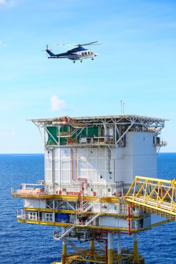 Üretim petrol ve gaz, petrol ve gaz endüstrisi ve sıkı çalışma, manuel ve otomatik işlevi, petrol ve teçhizat sanayi ve işletme tarafından üretim platformu ve işlem süreci için offshore inşaat platformu.