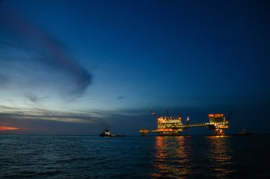 Üretim petrol ve gaz, petrol ve gaz endüstrisi ve sıkı çalışma, manuel ve otomatik işlevi, petrol ve teçhizat sanayi ve işletme tarafından üretim platformu ve işlem süreci için offshore inşaat platformu.