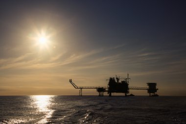 Üretim petrol ve gaz, petrol ve gaz endüstrisi ve sıkı çalışma, manuel ve otomatik işlevi, petrol ve teçhizat sanayi ve işletme tarafından üretim platformu ve işlem süreci için offshore inşaat platformu.