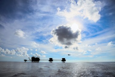 Üretim petrol ve gaz, petrol ve gaz endüstrisi ve sıkı çalışma, manuel ve otomatik işlevi, petrol ve teçhizat sanayi ve işletme tarafından üretim platformu ve işlem süreci için offshore inşaat platformu.